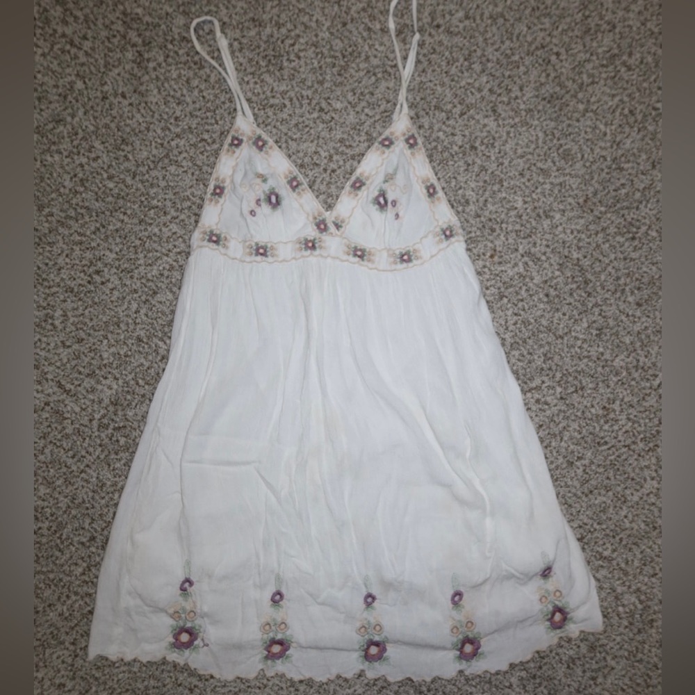 vintage Charlotte Russe embroidered dress💐